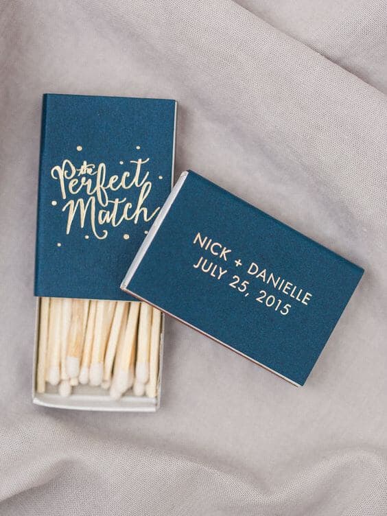 Take a look at these personalized wedding giveaways creative ideas we gathered and hopefully you’ll get inspired! More creative ideas at wedwithbliss.com