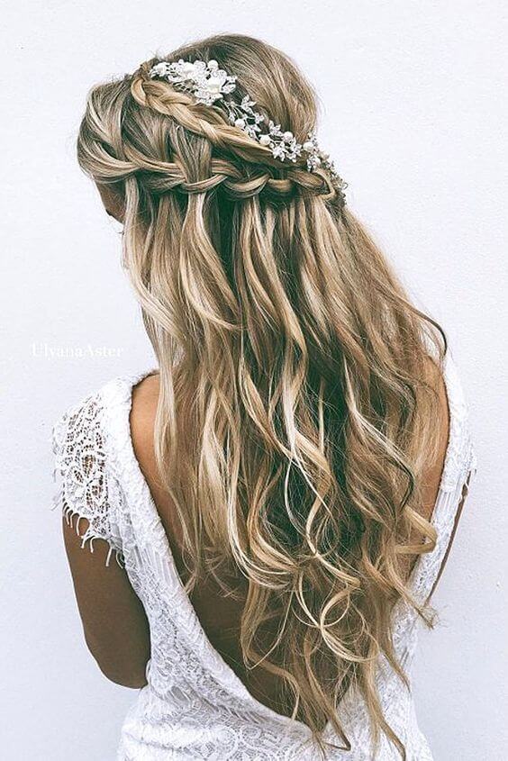 On our bundle of pictures, you may find those vintage wedding hairstyles, romantic wedding hairstyles, and pretty much any popular wedding hairstyles do you can imagine. For more wedding magic visit us at wedwithbliss.com