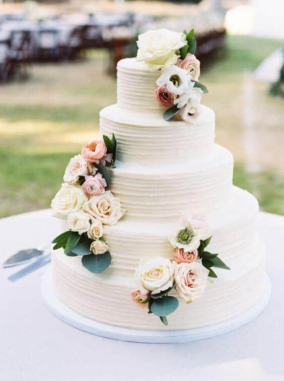 Our blog loves great ideas, from bride to groom, all kinds of wedding things and, of course, this best wedding cake designs compilation had to make an appearance. Visit us at wedwithbliss.com
